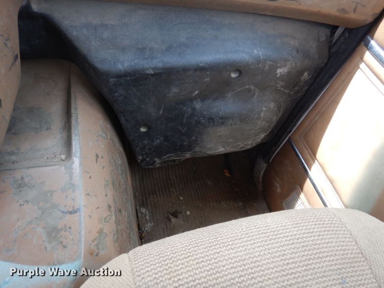 image for item MF9605 1994 Ford LNT9000  truck cab and chassis