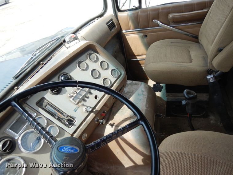 image for item MF9605 1994 Ford LNT9000  truck cab and chassis