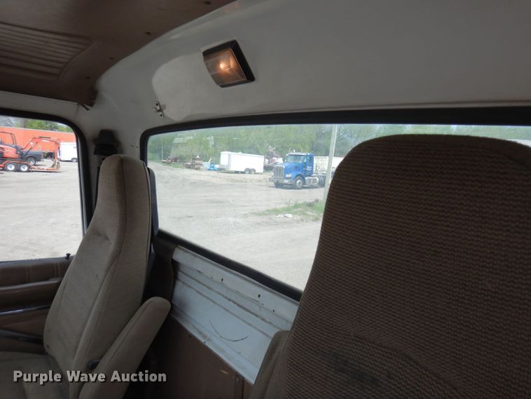 image for item MF9605 1994 Ford LNT9000  truck cab and chassis