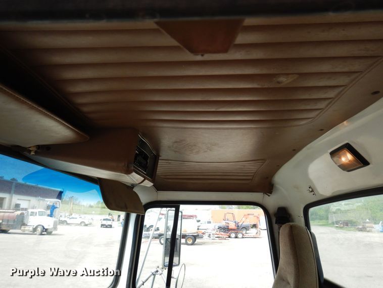 image for item MF9605 1994 Ford LNT9000  truck cab and chassis