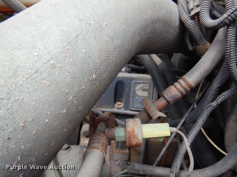 image for item MF9605 1994 Ford LNT9000  truck cab and chassis