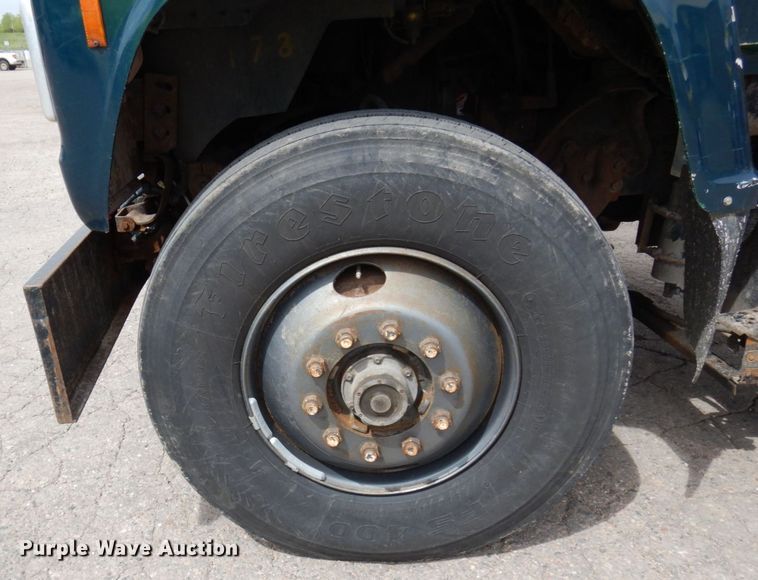 image for item MF9605 1994 Ford LNT9000  truck cab and chassis