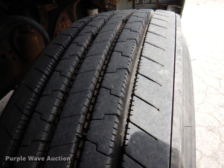 image for item MF9605 1994 Ford LNT9000  truck cab and chassis