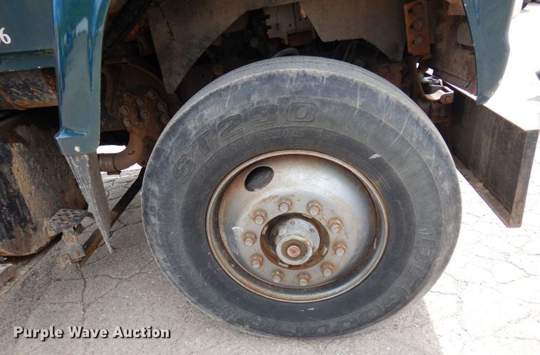 image for item MF9605 1994 Ford LNT9000  truck cab and chassis