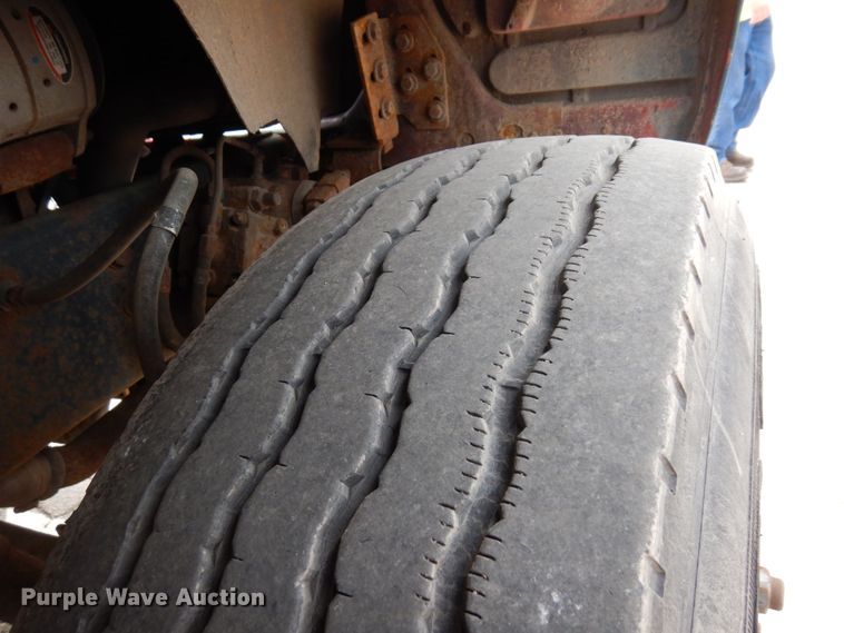 image for item MF9605 1994 Ford LNT9000  truck cab and chassis