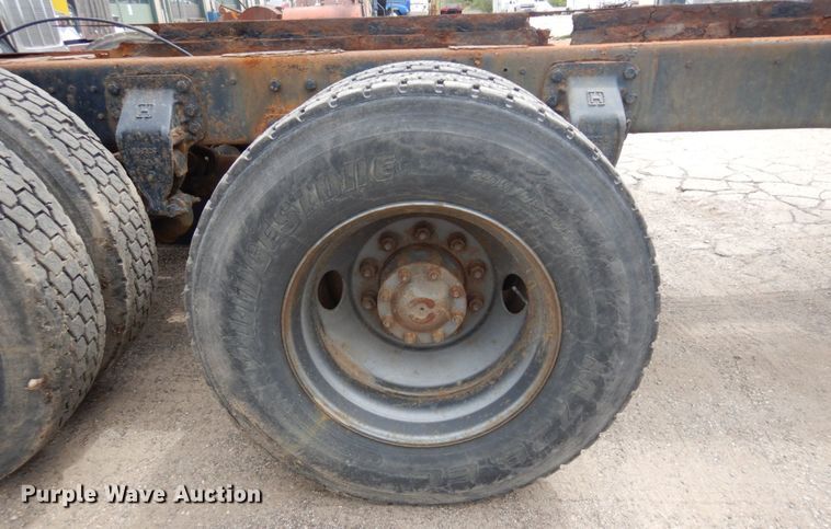 image for item MF9605 1994 Ford LNT9000  truck cab and chassis