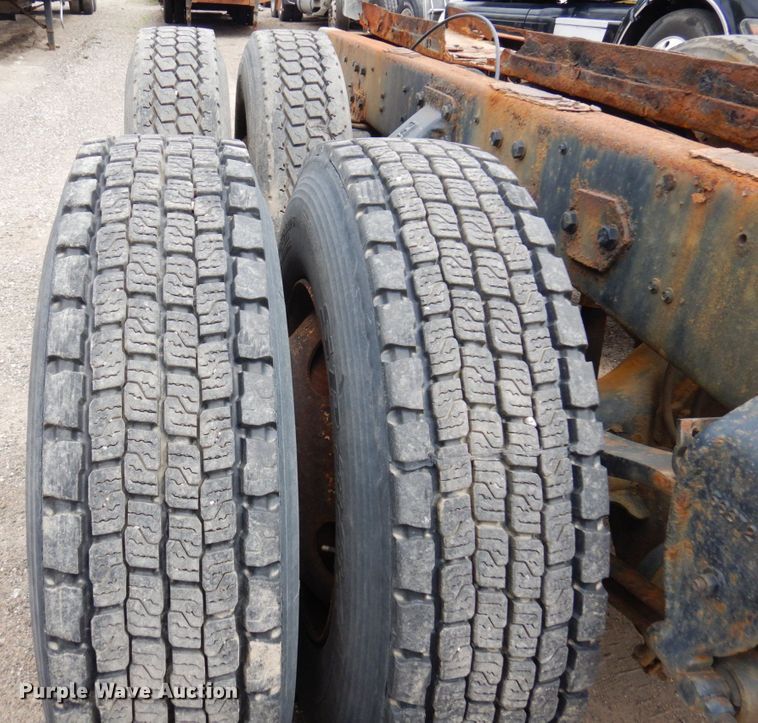 image for item MF9605 1994 Ford LNT9000  truck cab and chassis