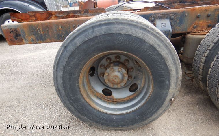 image for item MF9605 1994 Ford LNT9000  truck cab and chassis