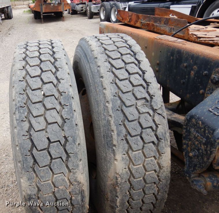 image for item MF9605 1994 Ford LNT9000  truck cab and chassis