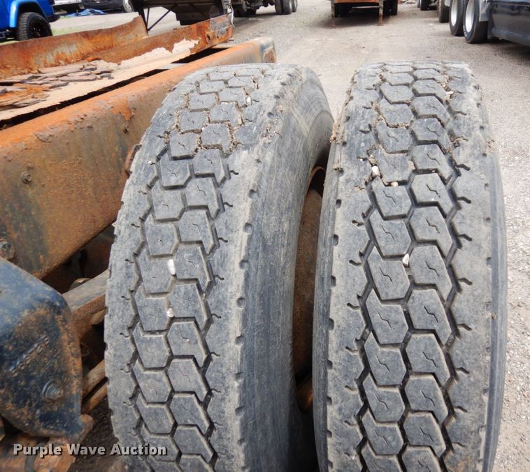 image for item MF9605 1994 Ford LNT9000  truck cab and chassis