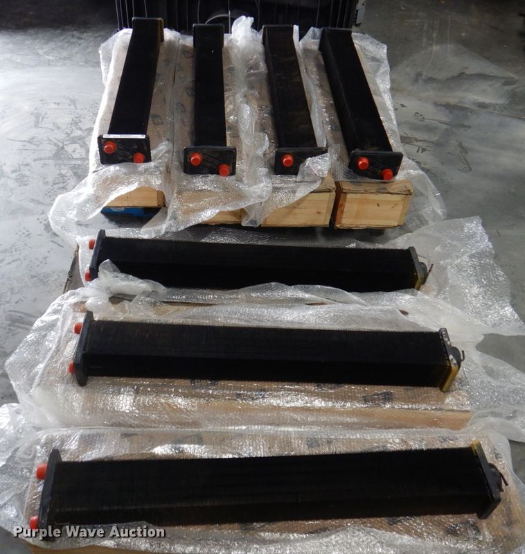 image for item MU9563 Caterpillar  dozer radiator