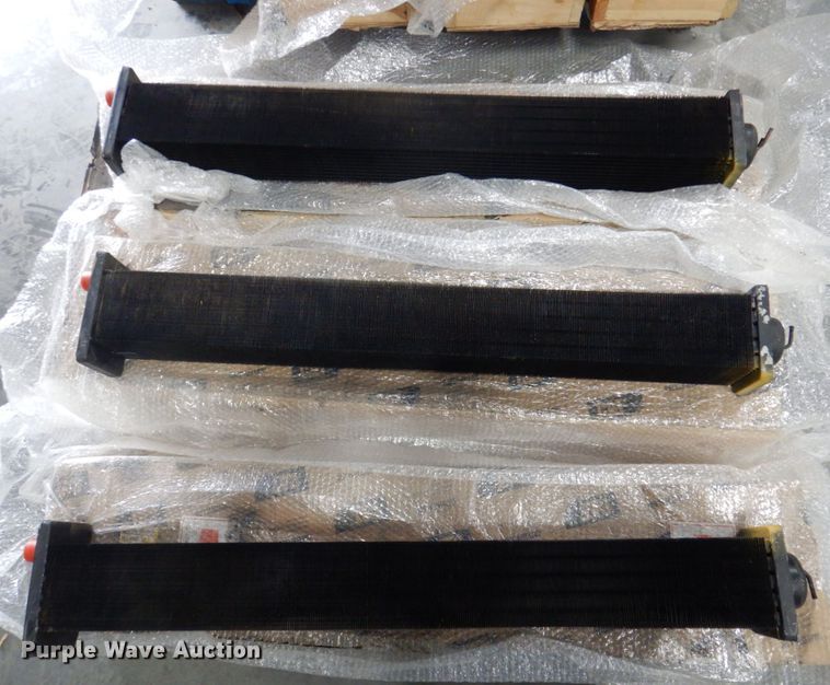 image for item MU9563 Caterpillar  dozer radiator