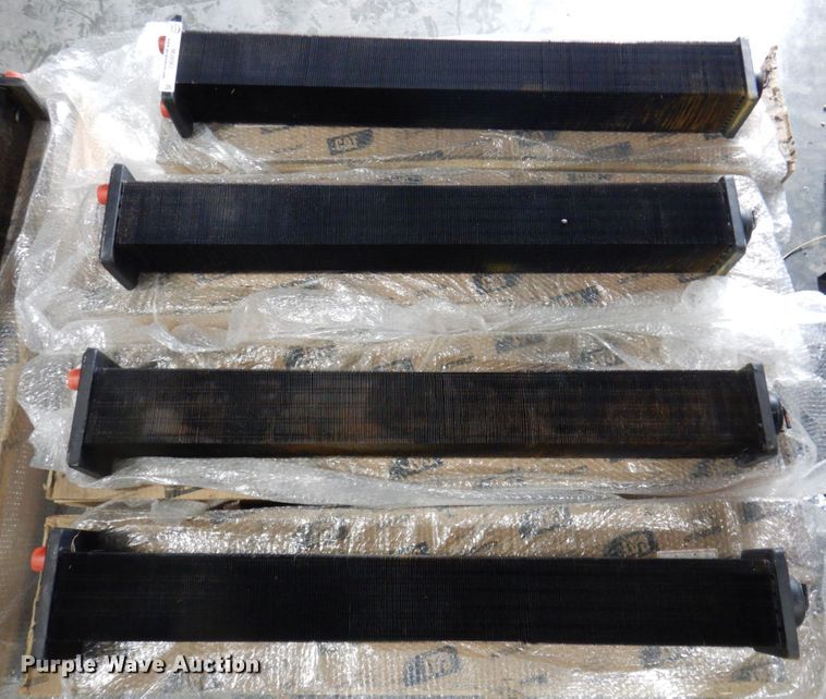 image for item MU9563 Caterpillar  dozer radiator