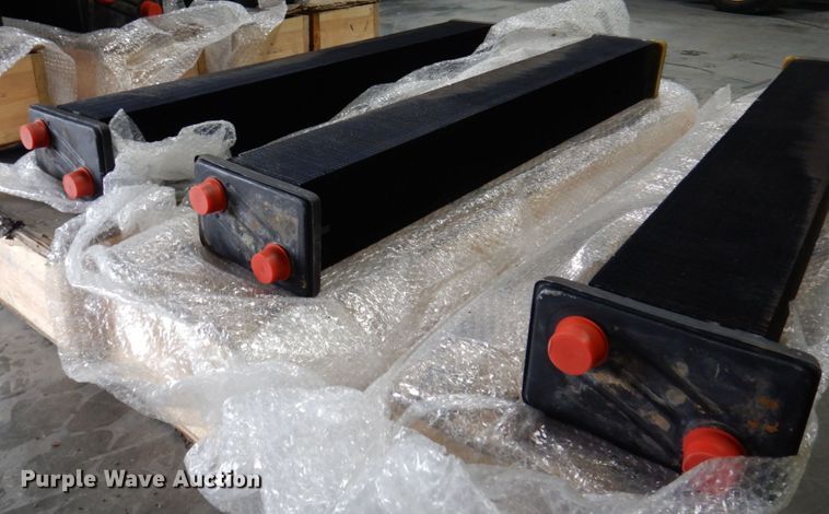 image for item MU9563 Caterpillar  dozer radiator