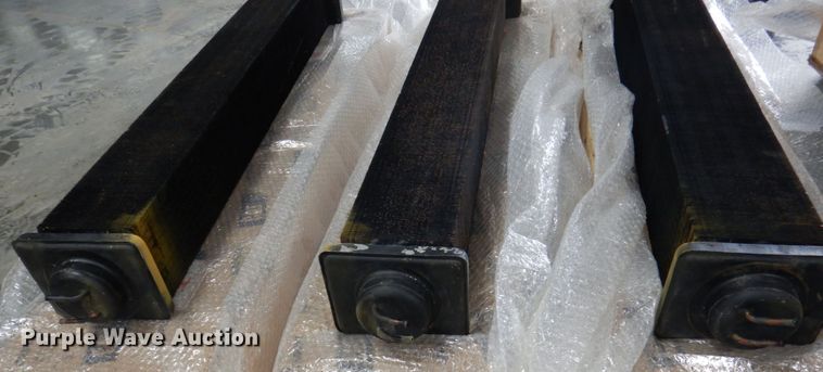 image for item MU9563 Caterpillar  dozer radiator