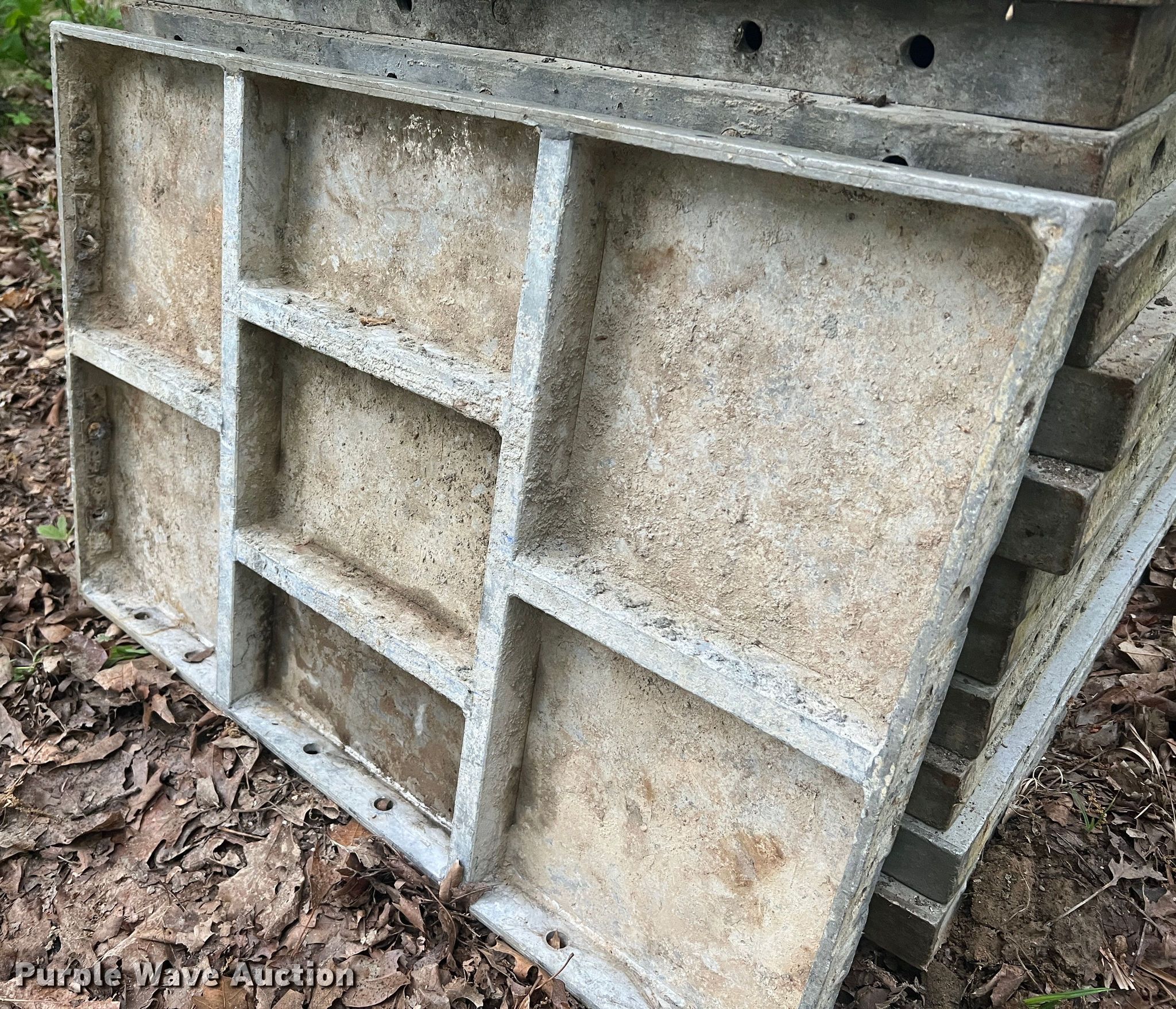 (16) aluminum concrete forms in Gravois Mills, MO | Item DL4250 sold