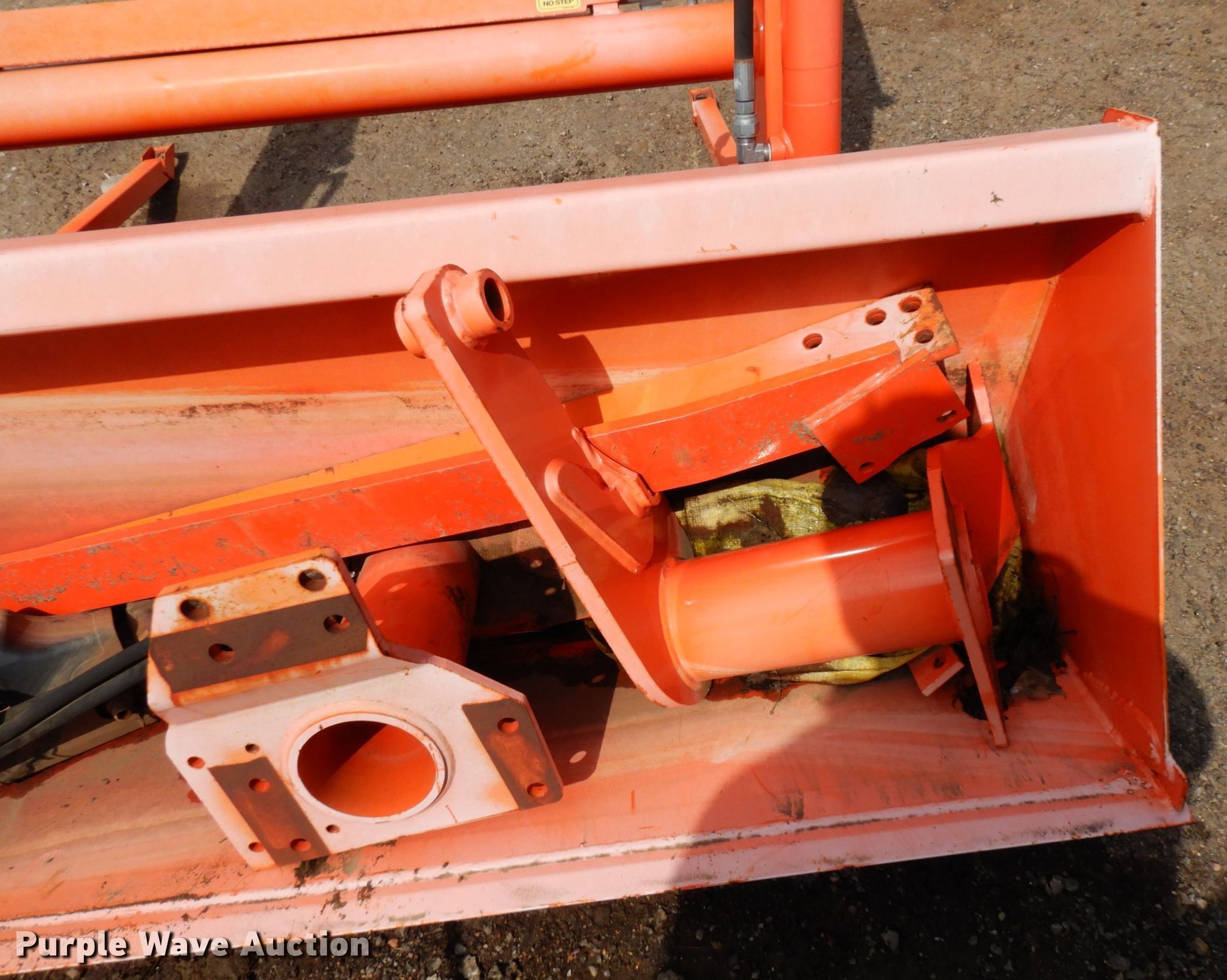 Kubota LA524 loader in Shakopee, MN Item DR0382 sold Purple Wave