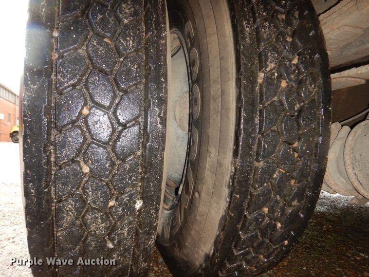 image for item DK0908 2001 Blue Bird TC2000  school bus