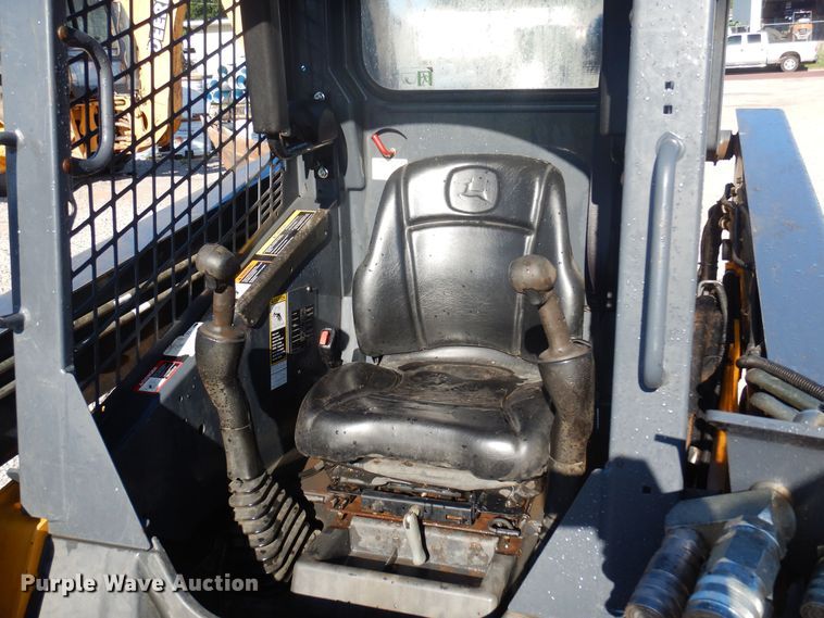 image for item DK0944 2010 John Deere 323D  tracked skid steer loader