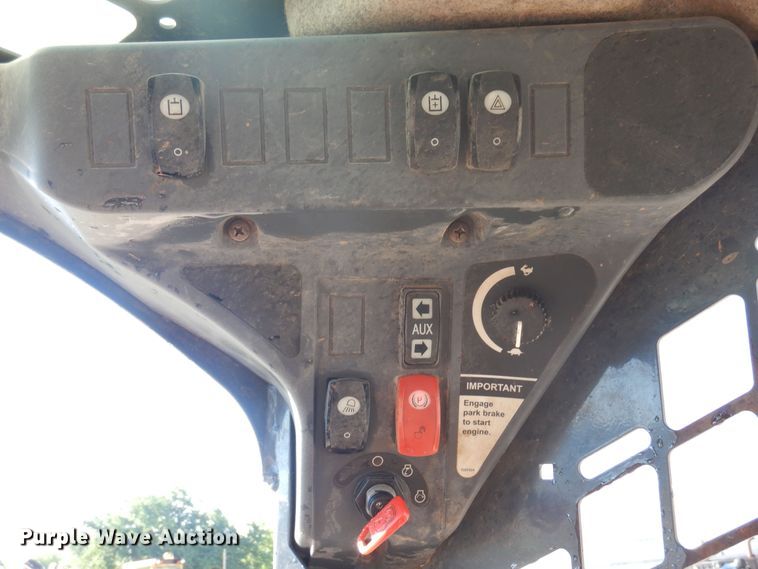 image for item DK0944 2010 John Deere 323D  tracked skid steer loader