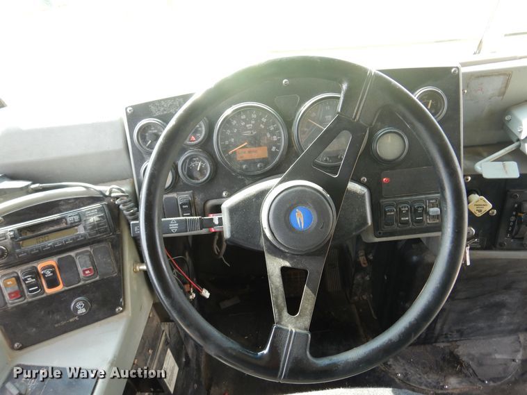 image for item DK0945 2005 Blue Bird Vision  school bus