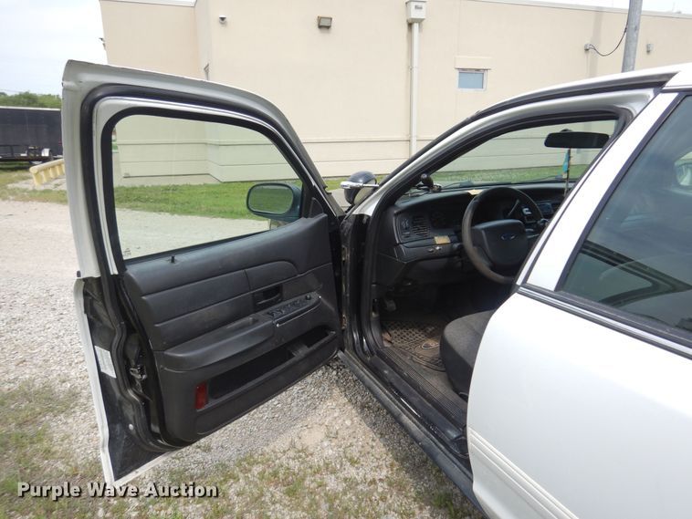 image for item DK0948 2011 Ford Crown Victoria Police Interceptor