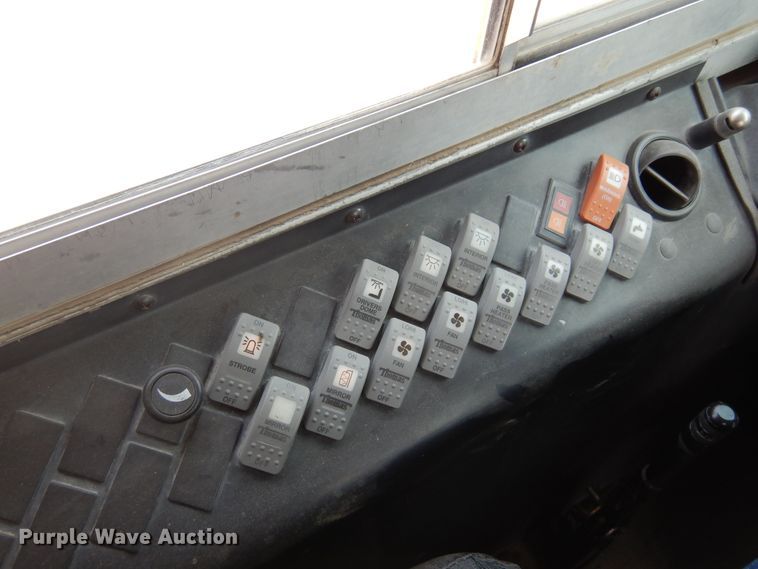 image for item DK0956 2003 Thomas  school bus