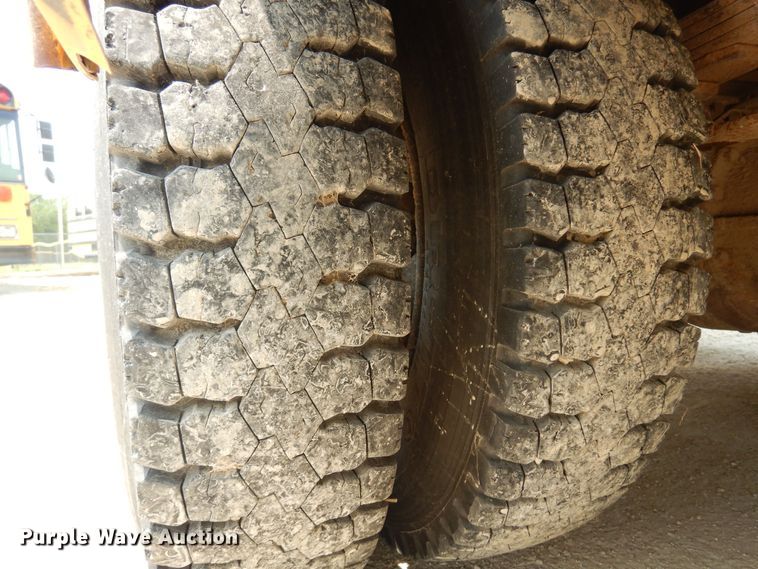 image for item DK0956 2003 Thomas  school bus