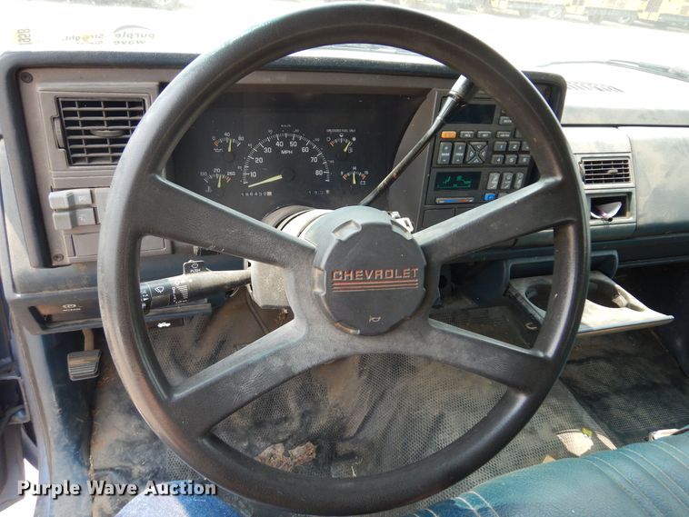 image for item DK0958 1994 Chevrolet Suburban  SUV