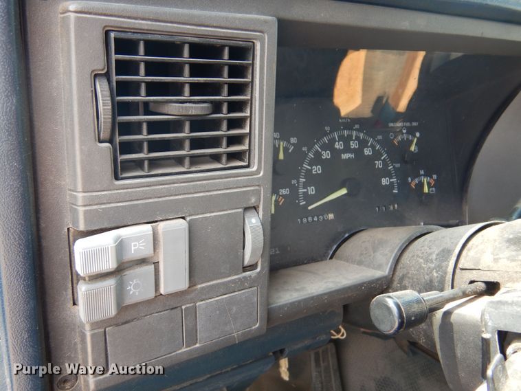 image for item DK0958 1994 Chevrolet Suburban  SUV