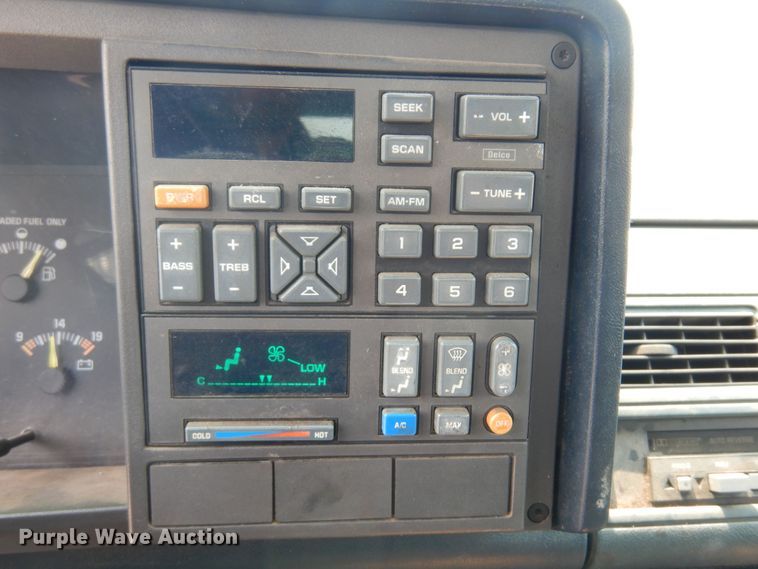 image for item DK0958 1994 Chevrolet Suburban  SUV