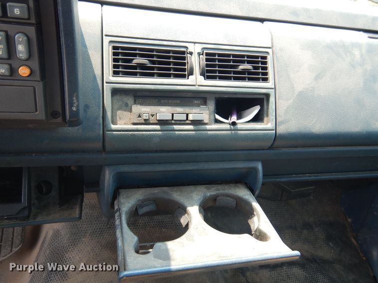 image for item DK0958 1994 Chevrolet Suburban  SUV