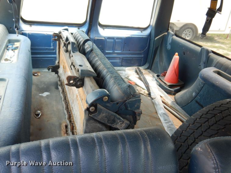 image for item DK0958 1994 Chevrolet Suburban  SUV