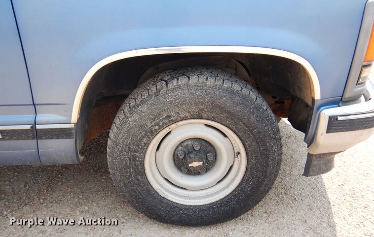 image for item DK0958 1994 Chevrolet Suburban  SUV