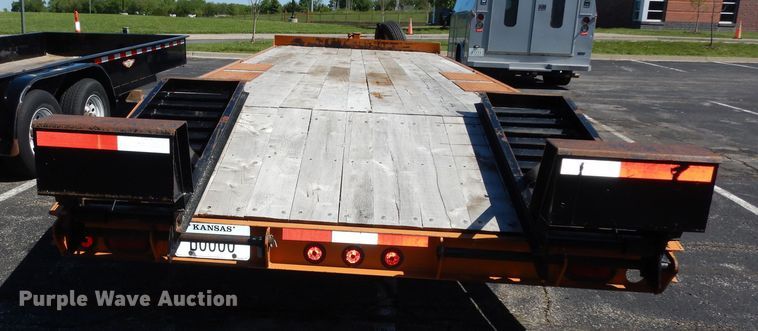 image for item DN1555 2002 Redi Haul  equipment trailer