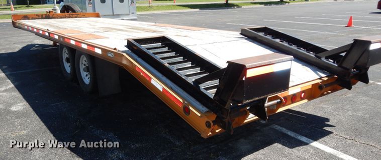 image for item DN1555 2002 Redi Haul  equipment trailer