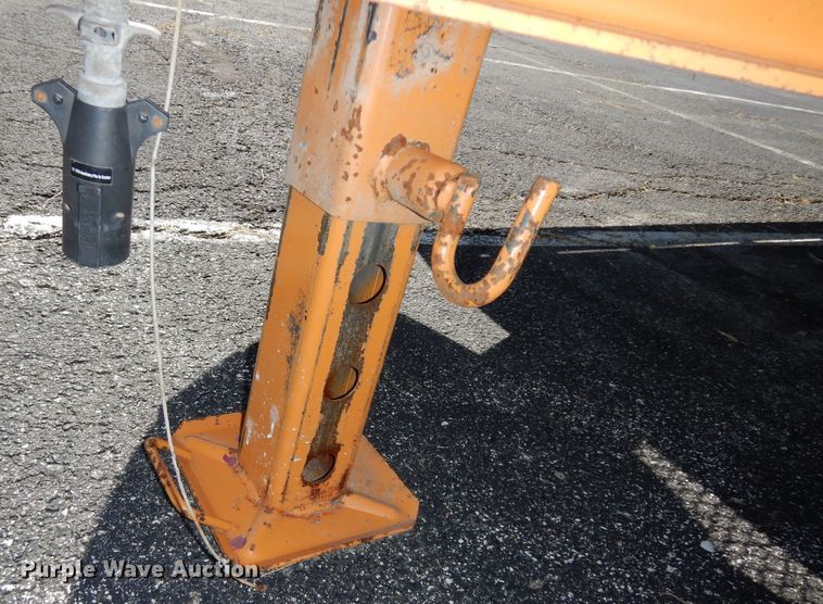image for item DN1555 2002 Redi Haul  equipment trailer
