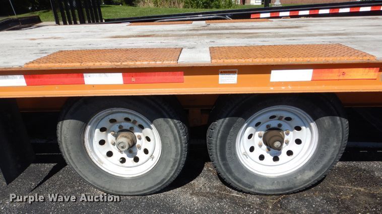 image for item DN1555 2002 Redi Haul  equipment trailer