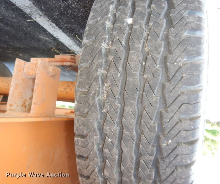 image for item DN1555 2002 Redi Haul  equipment trailer