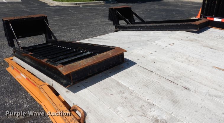 image for item DN1555 2002 Redi Haul  equipment trailer