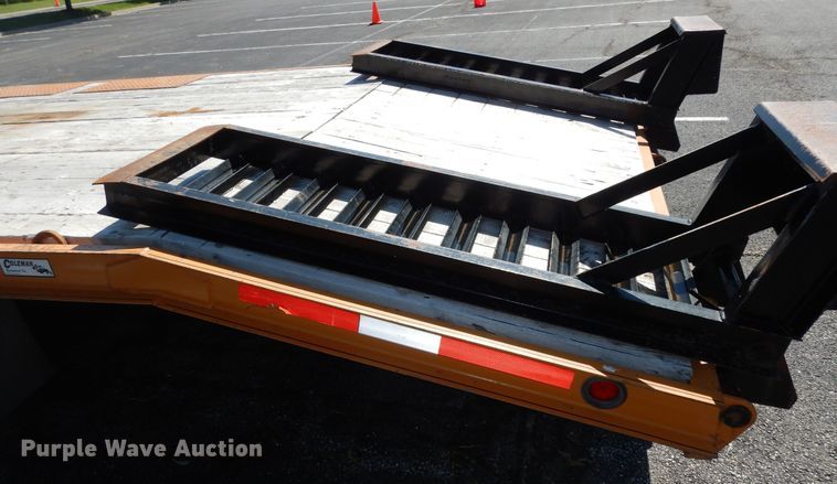 image for item DN1555 2002 Redi Haul  equipment trailer