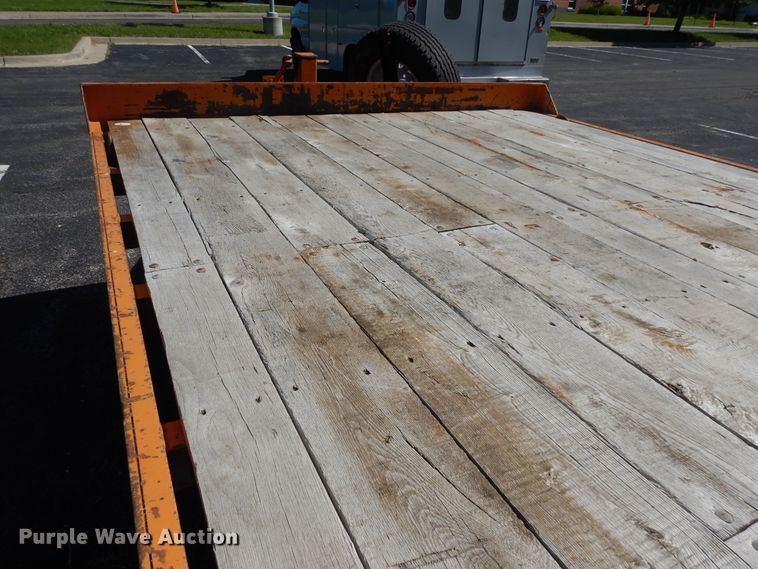 image for item DN1555 2002 Redi Haul  equipment trailer