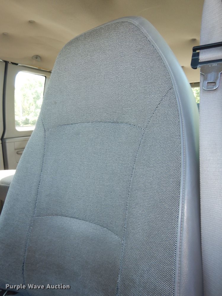 image for item DN1557 2000 Ford E350 XL Super Duty  van