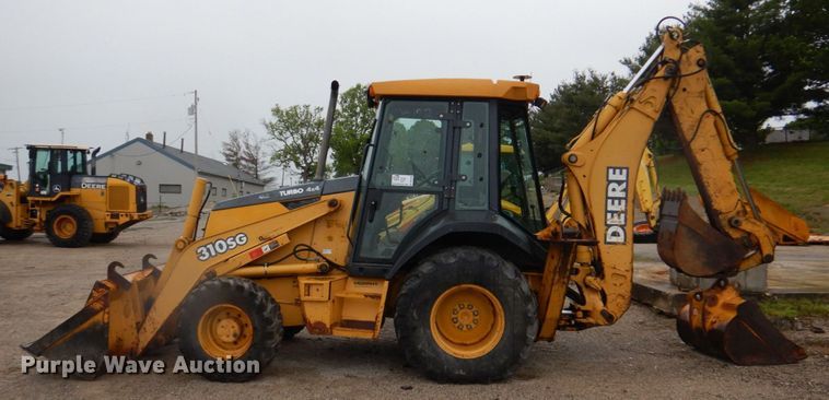image for item DN7443 2001 John Deere 310SG  backhoe