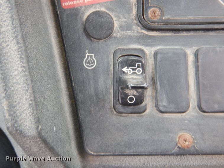 image for item DN7443 2001 John Deere 310SG  backhoe