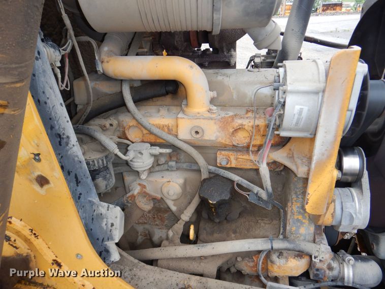 image for item DN7443 2001 John Deere 310SG  backhoe