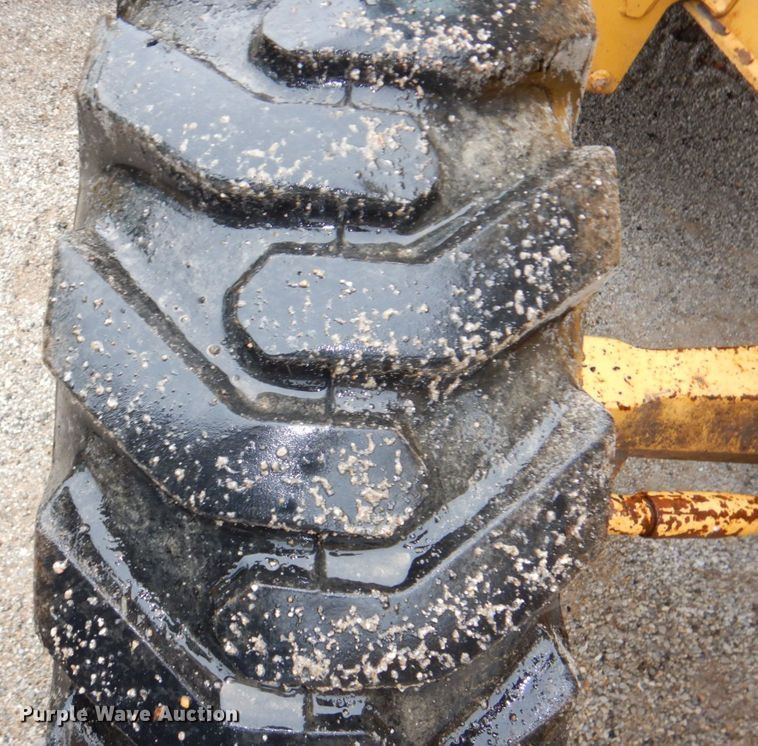 image for item DN7443 2001 John Deere 310SG  backhoe