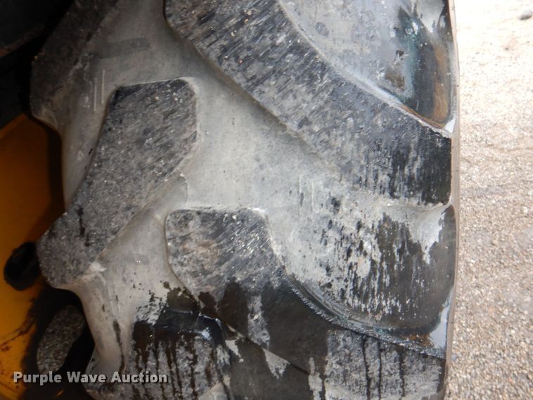 image for item DN7443 2001 John Deere 310SG  backhoe