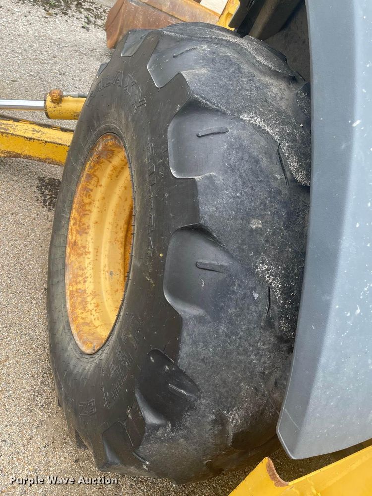 image for item DN7444 2003 John Deere 410G  backhoe