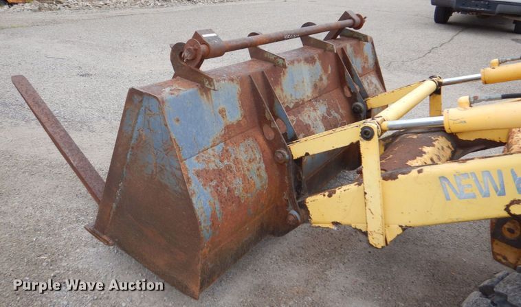 image for item DN7445 2005 New Holland LB90B  backhoe